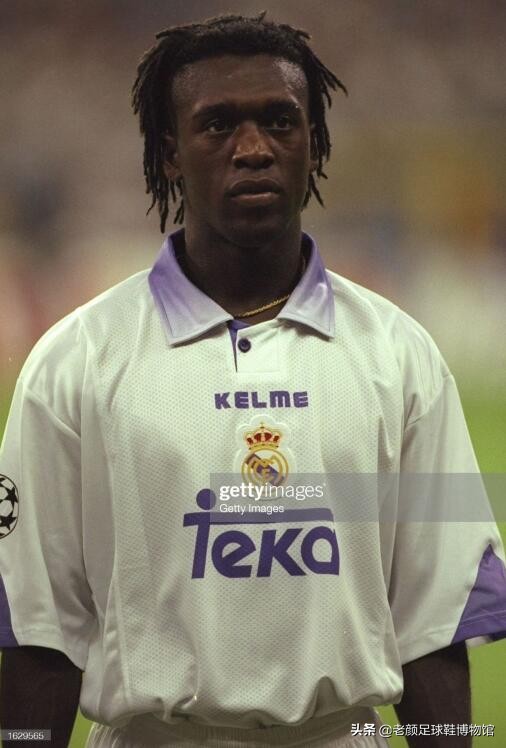 22歲兩奪歐冠，因荷蘭隊內訌失去皇馬主力位置，2400萬歐加盟國米