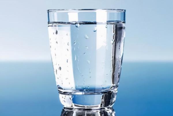 早上起床喝一杯溫水等於喝細菌? 早上起床喝一杯溫水等於喝細菌?