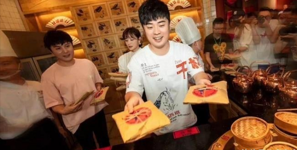 人前伏低做小人，人後逆襲當大佬，事業走下坡路的他們沒這麼簡單