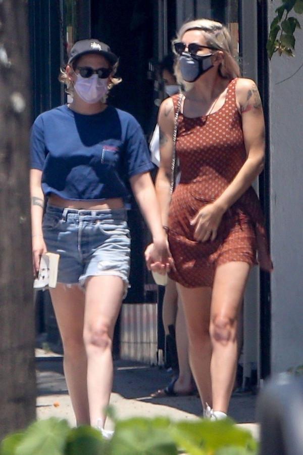 好萊塢女星小k自曝和女友訂婚,引全網哀嚎:她愛的人不是我 好萊塢女星小k自曝和女友訂婚,引全網哀嚎:她愛的人不是我