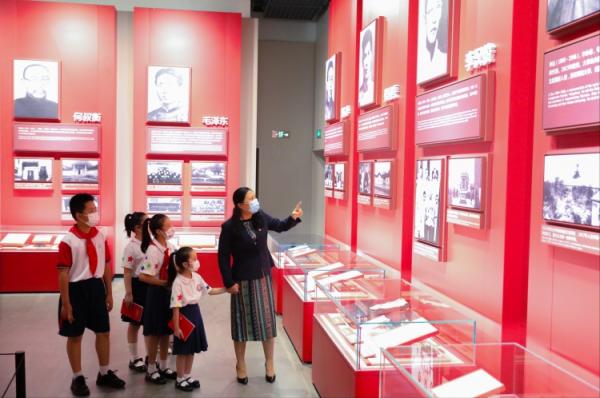 鐵人校長吳榮瑾:每天工作15個小時,是孩子們最愛的“雲朵媽媽” 鐵人校長吳榮瑾:每天工作15個小時,是孩子們最愛的“雲朵媽媽”