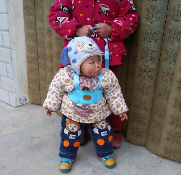 學步工具哪個靠譜？爸媽鍛鍊寶寶學步，遵循大運動發育