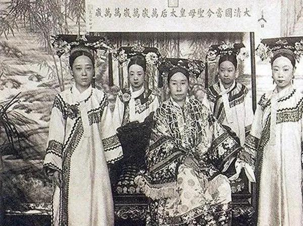 晚清政壇內鬥黑科技：翻拍照片後，利用PS技術栽贓陷害政敵