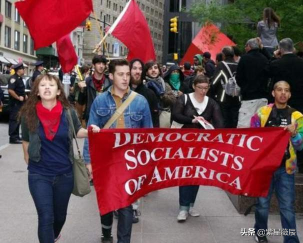 在美共的眼裡，我們才是燈塔國