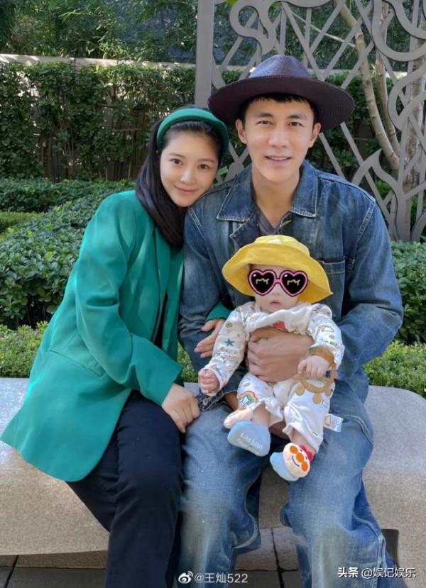 王燦曬全家福慶中秋,小蛋餃露正臉,模樣更像爸爸杜淳 王燦曬全家福慶中秋,小蛋餃露正臉,模樣更像爸爸杜淳