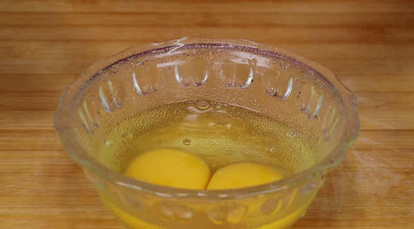 黃豆別再打豆漿了，試試這種做法，吃一次忘不了，給肉都不換