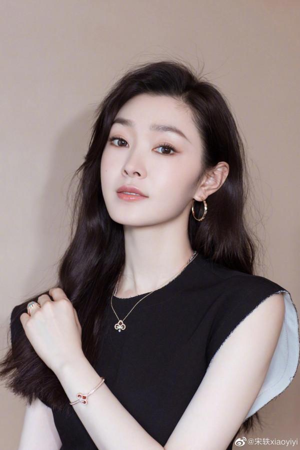 宋軼、毛曉彤、童瑤、楊超越、蔡文靜誰才是真正的&OpenCurlyDoubleQuote;蒂芙尼女神&rdquo;