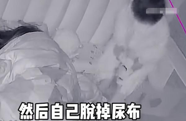 四川一萌娃半夜自主換尿布，過程熟練還不吵醒爸媽，網友：太省心