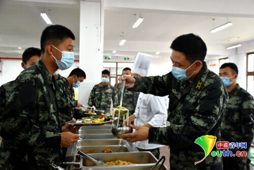 新兵入伍第一天：爸媽，戰友對我都挺好