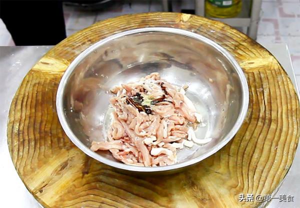 辣炒肉絲怎麼炒才入味,大廚教你飯店做法,多做這一步,嫩滑鹹香 辣炒肉絲怎麼炒才入味,大廚教你飯店做法,多做這一步,嫩滑鹹香