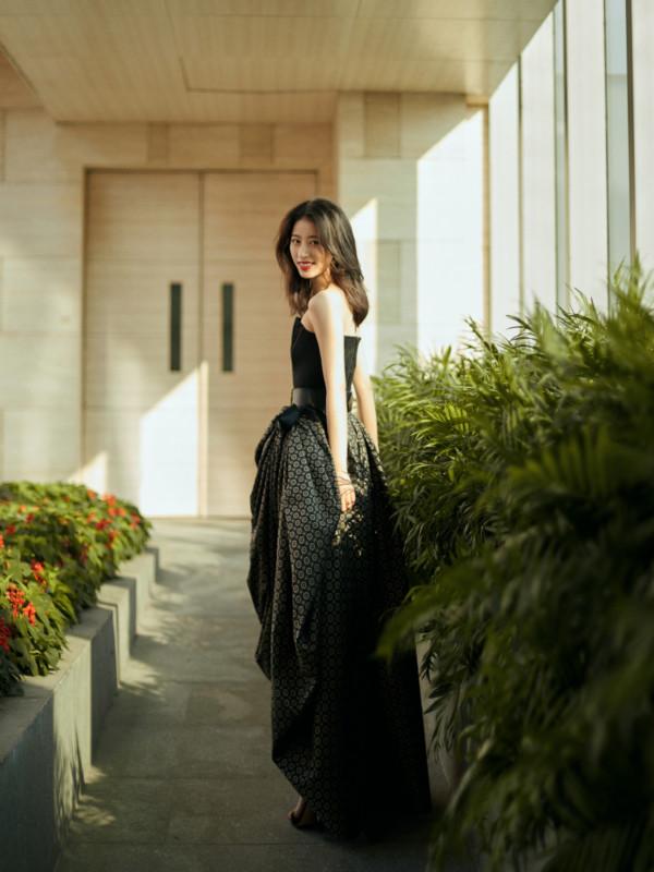 張梓琳和周雨彤,相差10歲,同穿拼接波點裙,氣質居然不相上下? 張梓琳和周雨彤,相差10歲,同穿拼接波點裙,氣質居然不相上下?