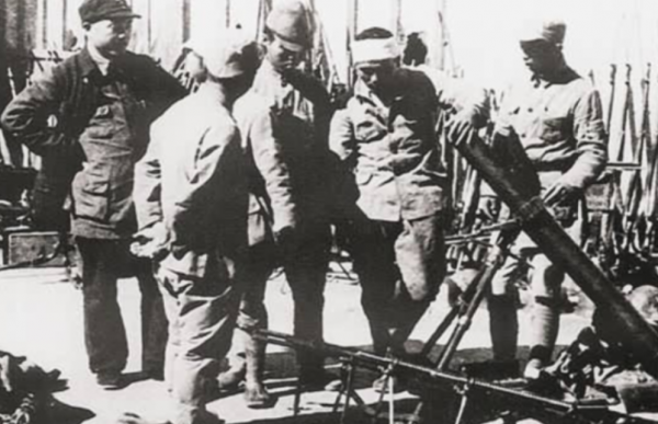 投降日軍乘坐卡車，全副武裝回國！陳毅一封電文，讓日軍3次繳械