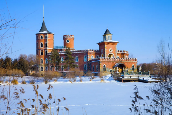 相約伏爾加莊園，體驗城堡滑雪，品俄式西餐，賞冰雪風光