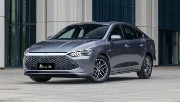 2021國內轎車排名，第一名賣出50萬輛，自主合資勢均力敵