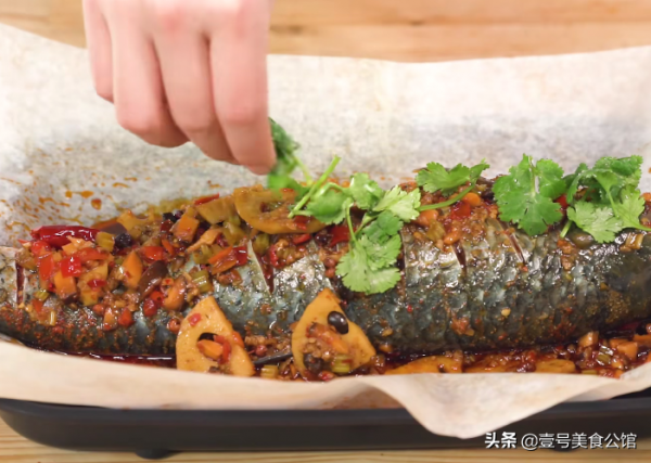 分享鮮辣紙包魚的好吃做法，肉嫩爽口，味美又解饞，家人都愛吃