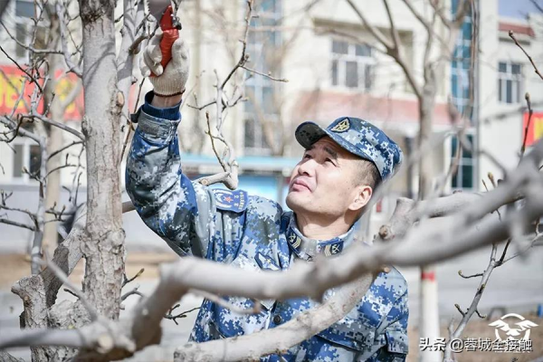 尖兵面孔 | 導航臺臺長潘正峰：「戰鷹」與戰士的「導航人」