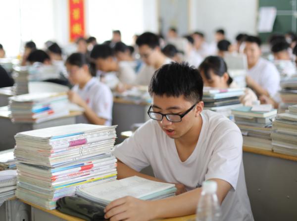 學生“偏科”哪一門最難補?學渣、學霸各執一詞,英語排不上第一 學生“偏科”哪一門最難補?學渣、學霸各執一詞,英語排不上第一