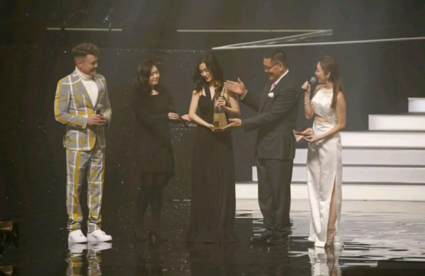 黃宗澤和吳卓羲這段相聲才是整個TVB頒獎典禮的精華 黃宗澤和吳卓羲這段相聲才是整個TVB頒獎典禮的精華