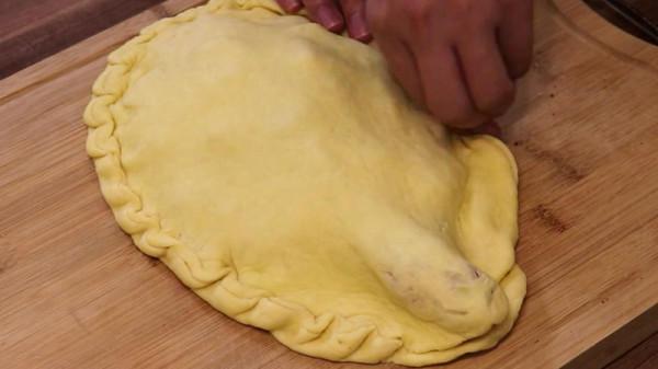 新疆特色美食羊腿麵包，表皮酥脆，裡面滿滿都是肉，真是太美味了