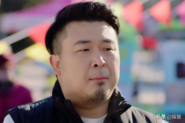 《鄉村愛情14》謝永強的情敵、宋青蓮的初戀上線，在街邊擺攤賣貨