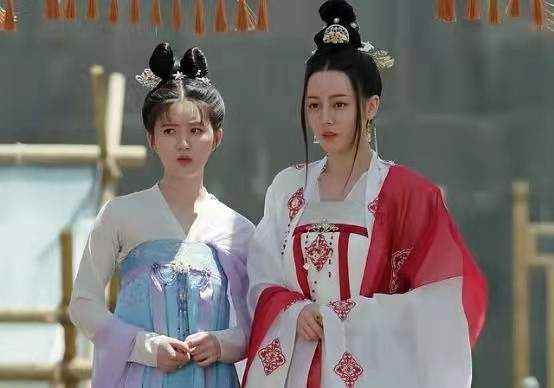 95花都陸陸續續有代表作了，怎麼就“國民閨女”關曉彤跑偏了？