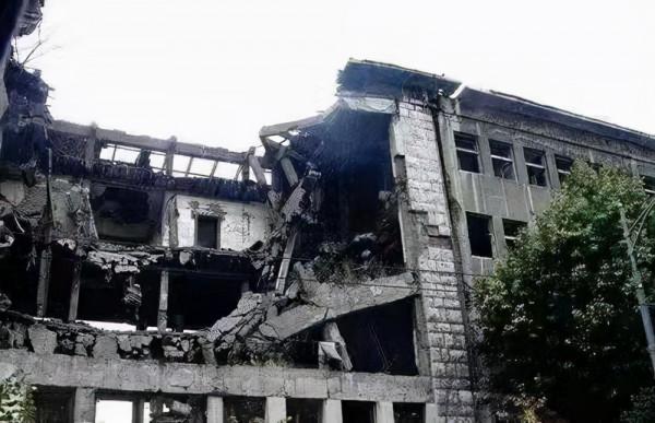 美軍轟炸中國大使館，真是因為“地圖老舊”嗎？金一南：純屬胡扯