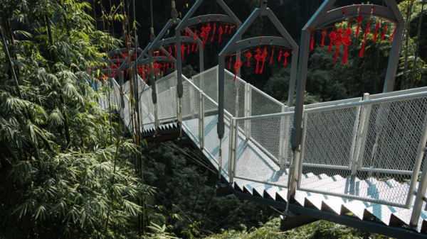 全球首座雙層高空全景走廊，體驗雲中漫步