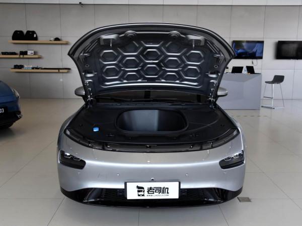 670km續航長途不慌，豪華行政級空間帶快充，實拍小鵬汽車P7