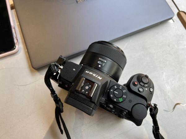 iPhone 13 Pro拍人像表現如何？依然不是很討喜，比微單相去甚遠