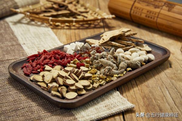 血熱型脫髮，是青年群體中，最容易出現的一類脫髮，中醫有妙招