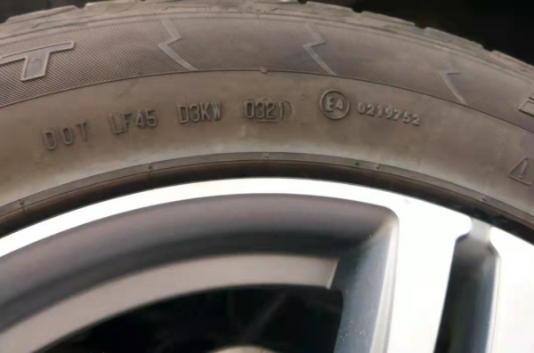 才開兩年掉價13萬，32萬買20款賓士glc真值！晚一步就被別人買走