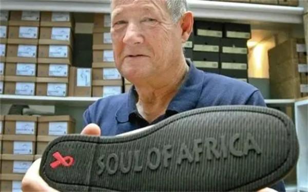 69歲英國富豪娶中國外賣員，連生三娃，多年專追中國女性