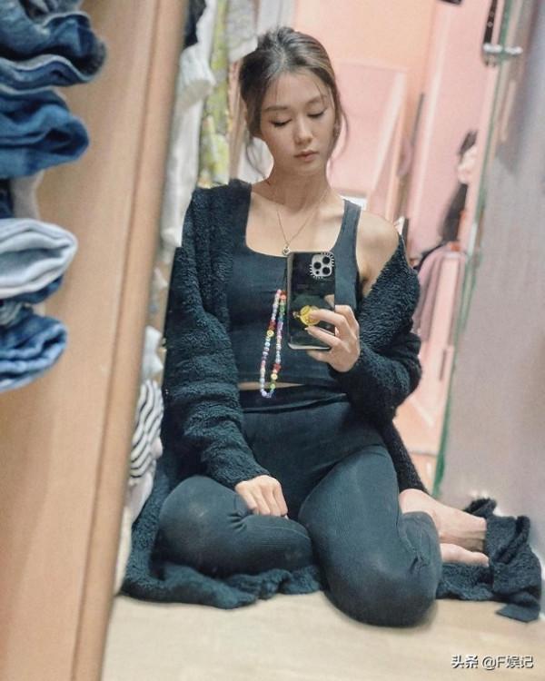 小兒子淘氣將紫薯泥弄得整臉都是 岑麗香曬為兒子洗澡的溫馨日常 小兒子淘氣將紫薯泥弄得整臉都是 岑麗香曬為兒子洗澡的溫馨日常