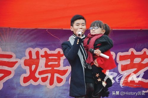 金青青：身高68釐米，重36斤，嫁1米68的老公，去哪都要老公跟著