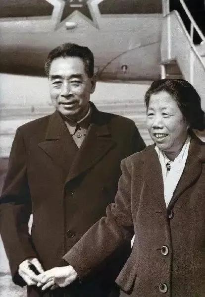 1976年1月8日，敬愛的周總理與世長辭，他一生為國為民，鞠躬盡瘁