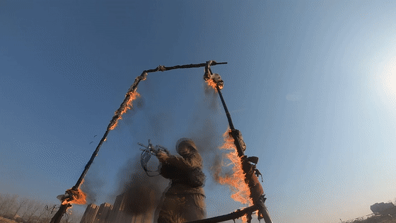 &OpenCurlyDoubleQuote;最美坦克女兵&rdquo;變身裝甲步兵！穿火門、爬鐵絲網&hellip;&hellip;