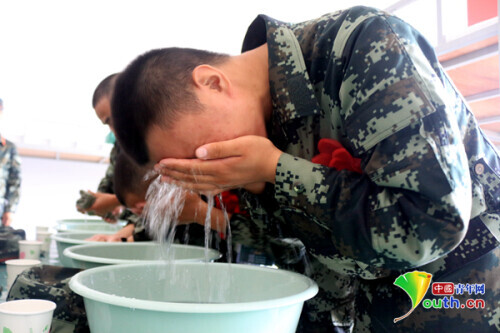 新兵入伍第一天：爸媽，戰友對我都挺好