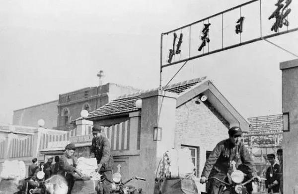 郭沫若摘下手錶，給毛澤東戴上，毛澤東一戴就是三十年，這是為何