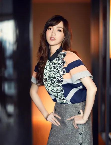 楚楚動人的唐嫣，著名演員