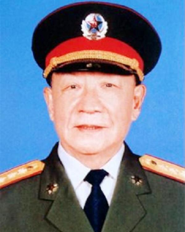 1998年張萬年在美國西點軍校演講，短短几句話，臺下響起熱烈掌聲