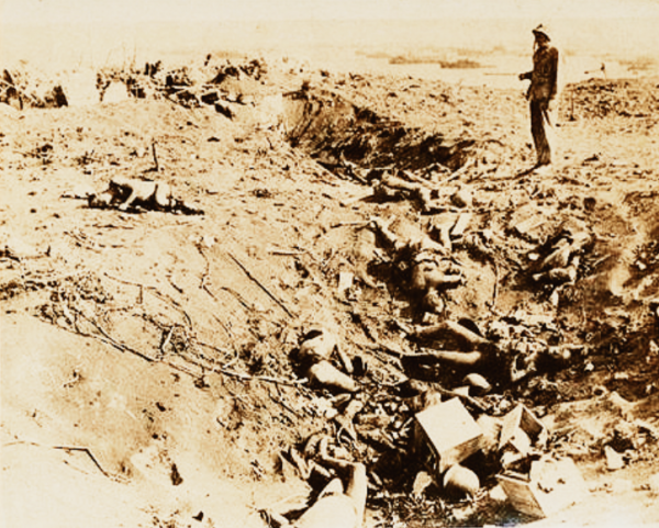 1942年，16歲的小兵穿越了野人山，戰友們的悽慘讓他心痛了一輩子