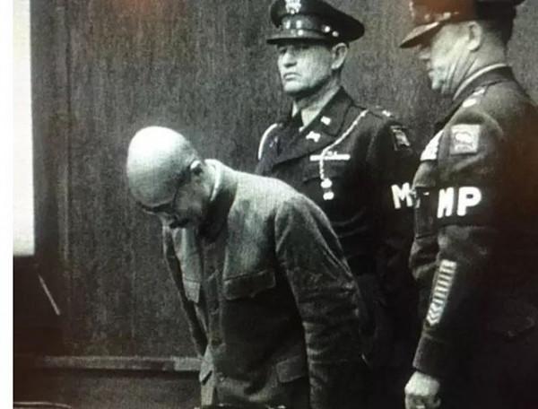東條英機絞刑全過程:手腳因不聽使喚而發抖,骨灰被美軍拋向大海 東條英機絞刑全過程:手腳因不聽使喚而發抖,骨灰被美軍拋向大海