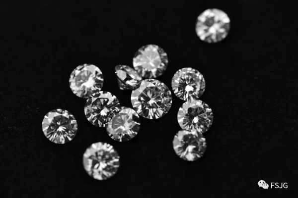 如果莫桑石成為鑽石的替代品,你會買嗎? 如果莫桑石成為鑽石的替代品,你會買嗎?