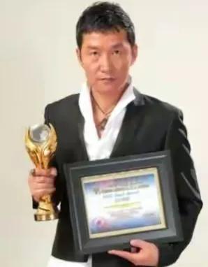 趙燕國彰：中考全縣第二，憑《插翅難逃》爆紅，妻子是瑞典大美女