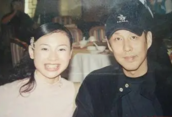 這10位男演員才叫始終如一，沒有緋聞，各個都是不忘初心的好丈夫