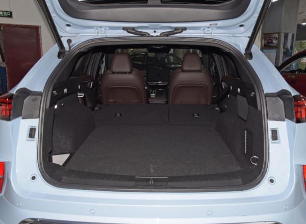 喜歡自駕遊，買20萬左右四驅SUV就行，這三款安全配置豐富，省油