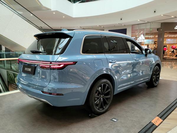 實拍2021款理想ONE,六座舒適性有提升,油箱變大續航達890km 實拍2021款理想ONE,六座舒適性有提升,油箱變大續航達890km