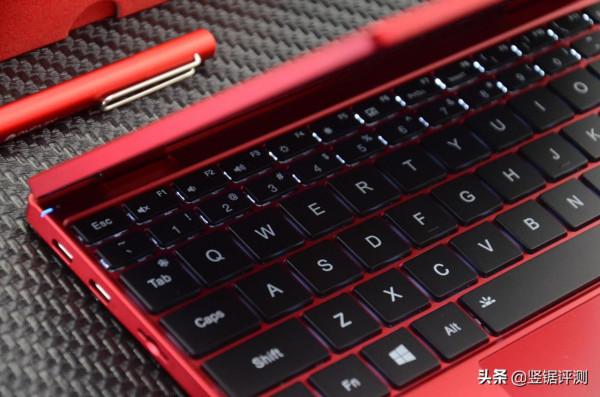 國產推出“錦鯉限量版”迷你筆記本:10.1英寸,1TB,i7處理器 國產推出“錦鯉限量版”迷你筆記本:10.1英寸,1TB,i7處理器