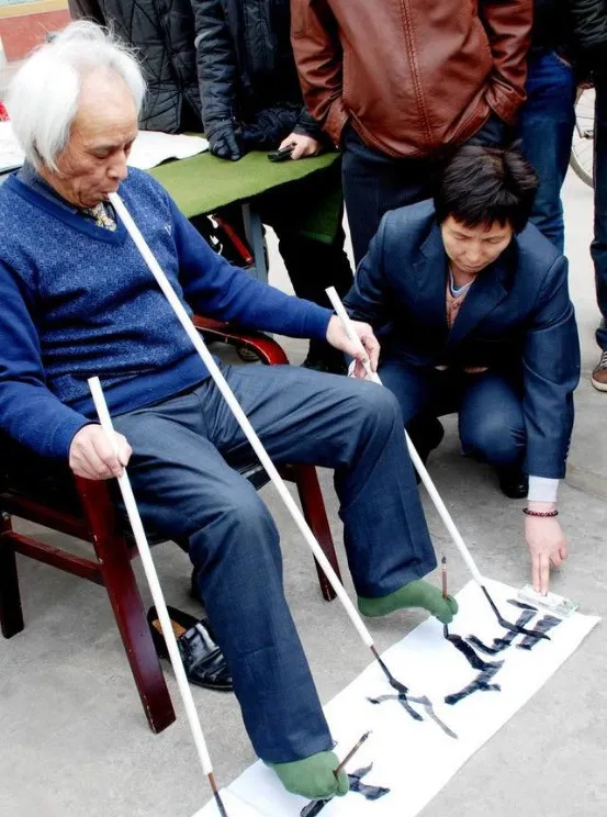 清末民國“江湖書法家”照片曝光,口鼻雙手、多管齊下,樣樣精通 清末民國“江湖書法家”照片曝光,口鼻雙手、多管齊下,樣樣精通