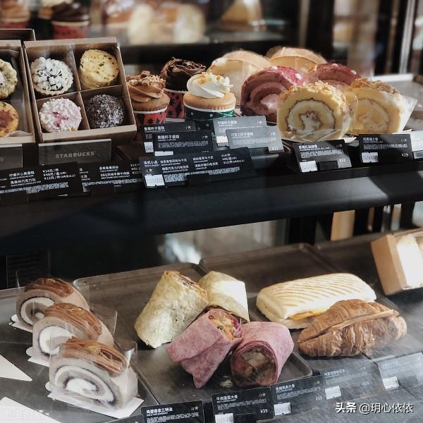 和孩子在咖啡廳的悠閒時光，咖啡廳對於孩子來說，有圖書館的魅力